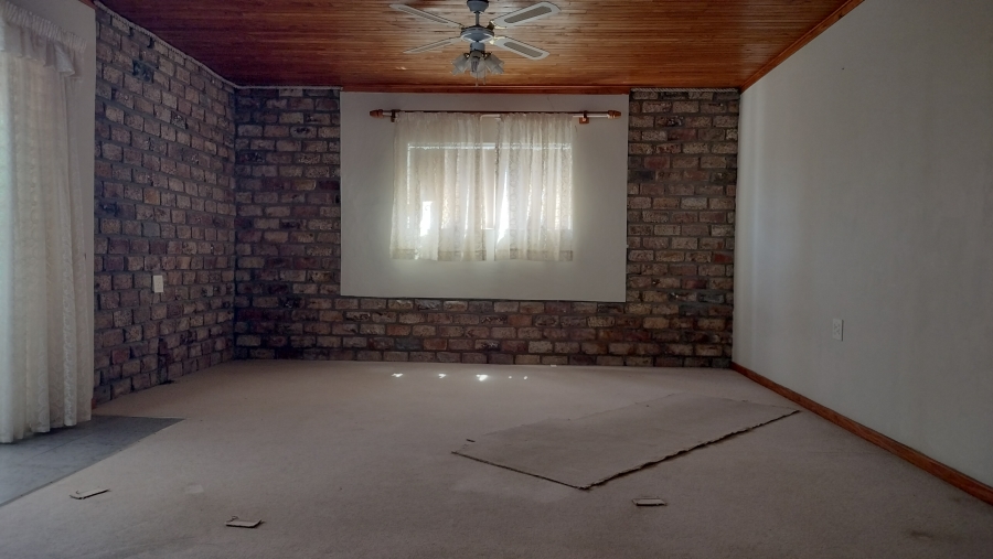 4 Bedroom Property for Sale in Fraaiuitsig Western Cape